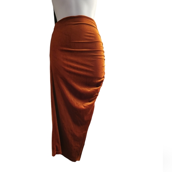 VELVET SPLIT THIGH RUCHED SKIRT - Picture 3 of 3